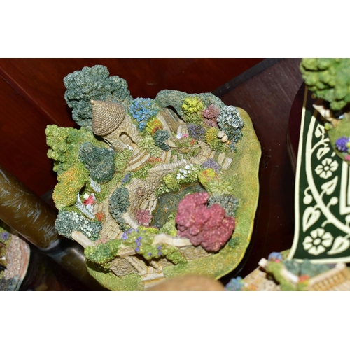 650 - THIRTEEN LILLIPUT LANE SCULPTURES FROM THE COLLECTORS CLUB, with deeds where mentioned, comprising Y... 
