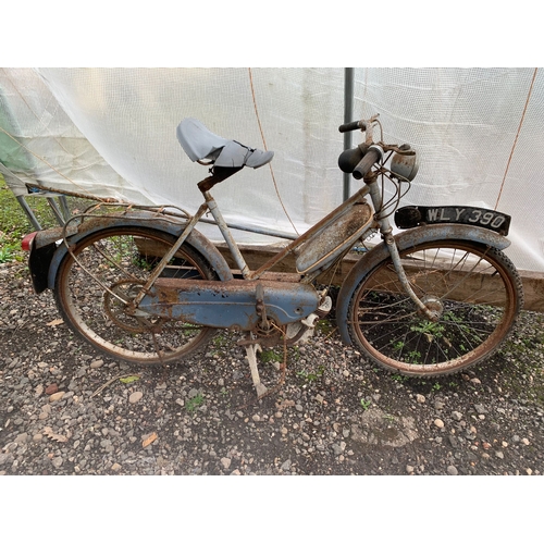 1209 - A LATE 1950s /EARLY 1960s RALEIGH MOPED possibly a RM1 or RM1C for Restoration. With a Sturmey Arche... 