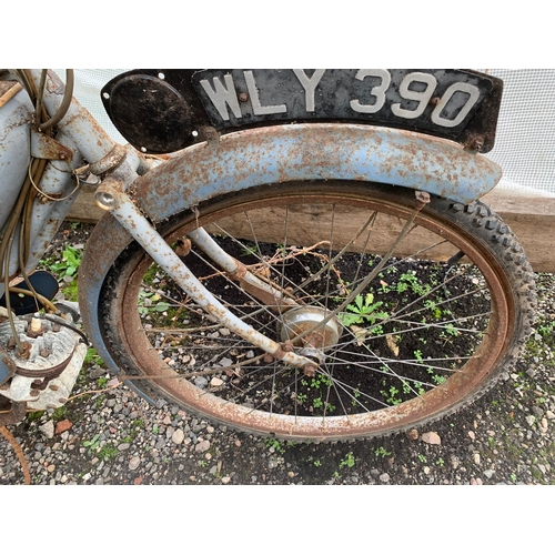 1209 - A LATE 1950s /EARLY 1960s RALEIGH MOPED possibly a RM1 or RM1C for Restoration. With a Sturmey Arche... 