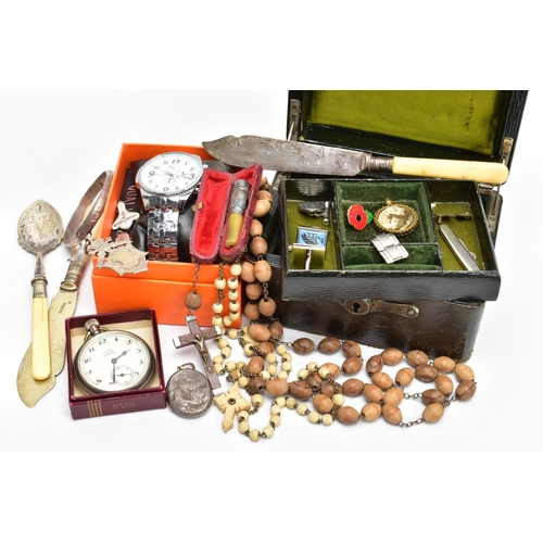 105 - A SELECTION OF MISCELLANEOUS ITEMS, to include a white metal hinged bangle stamped 925 sterling, a s... 