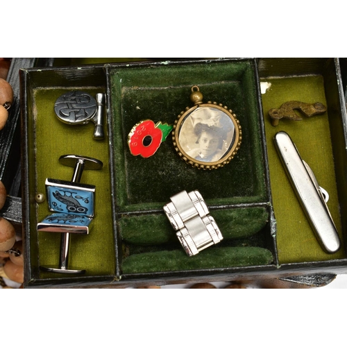 105 - A SELECTION OF MISCELLANEOUS ITEMS, to include a white metal hinged bangle stamped 925 sterling, a s... 