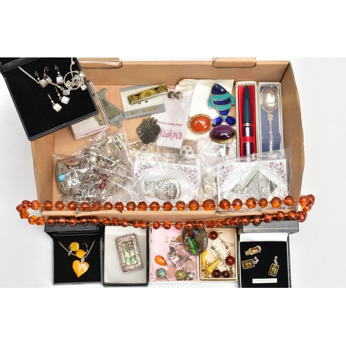 107 - A SELECTION OF SILVER, WHITE METAL AND COSTUME JEWELLERY, to include a silver albert chain, fitted w... 