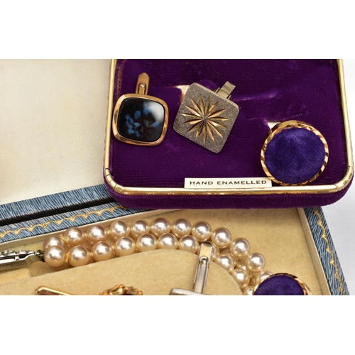 111 - A SELECTION OF ASSORTED JEWELLERY, to include a silver 'Ola M Gorie' crescent and bent rod necklace ... 