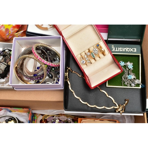 117 - AN ASORTMENT OF COSTUME JEWELLERY, three boxes of costume jewellery containing a selection of pins, ... 