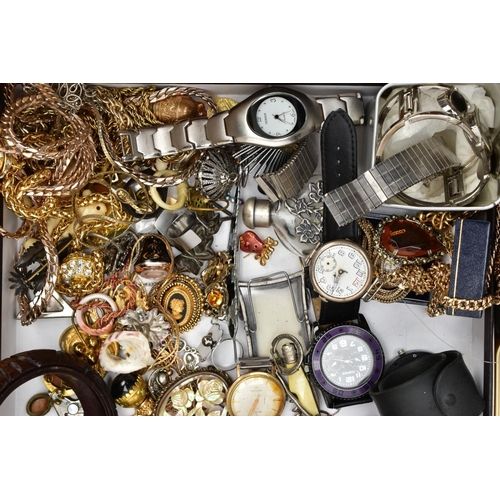 118 - AN ASSORTMENT OF JEWELLERY AND OTHER ITEMS, to include a selection of white metal brooches, a banded... 