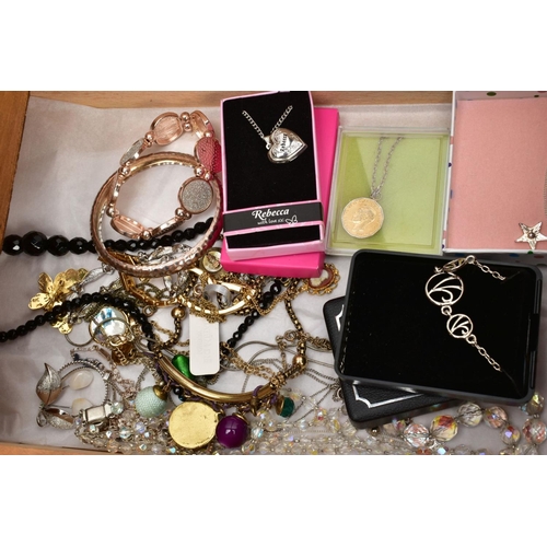 122 - A SELECTION OF COSTUME JEWELLERY AND STORAGE CASE,  a wooden extending storage case consisting of fi... 