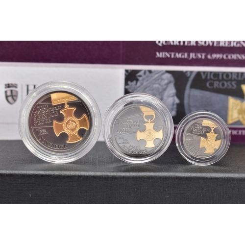 139 - A HATTONS OF LONDON 2018 ARMISTICE CENTENARY REMEMBRANCE GOLD GALLANTRY THREE COIN SOVEREIGN PROOF S... 