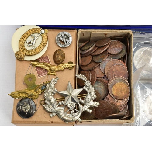 140 - A BISCUIT TIN OF COINS AND COMMEMORATIVES, to include an 1894 and 1889 Victoria crown coins, a parce... 