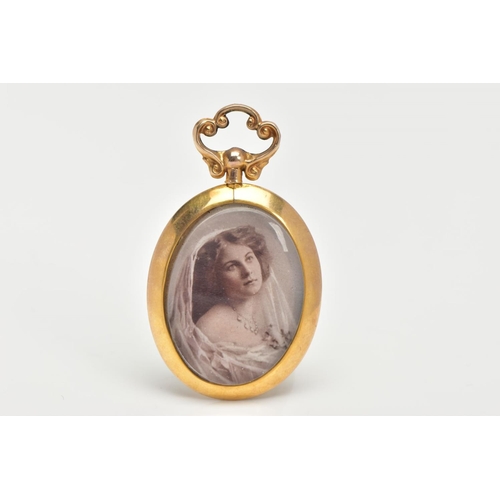 151 - A 9CT GOLD PHOTO PENDANT, an oval pendant fitted with a scroll detail screw bail, a colour photograp... 