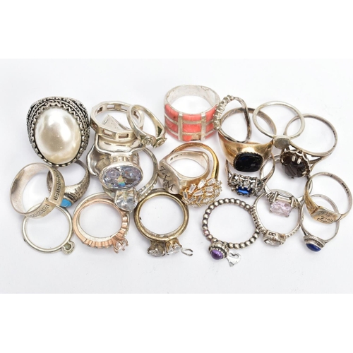 171 - AN ASSORTMENT OF SILVER AND WHITE METAL RINGS, to include an oval cut smokey quartz set into a silve... 