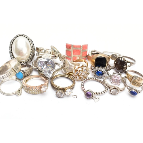 171 - AN ASSORTMENT OF SILVER AND WHITE METAL RINGS, to include an oval cut smokey quartz set into a silve... 