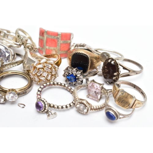 171 - AN ASSORTMENT OF SILVER AND WHITE METAL RINGS, to include an oval cut smokey quartz set into a silve... 