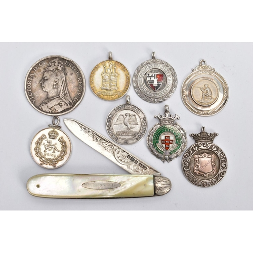 172 - A SILVER FRIUT KNIFE AND MEMORABILA, to include a silver an mother of pearl folding fruit knife, hal... 