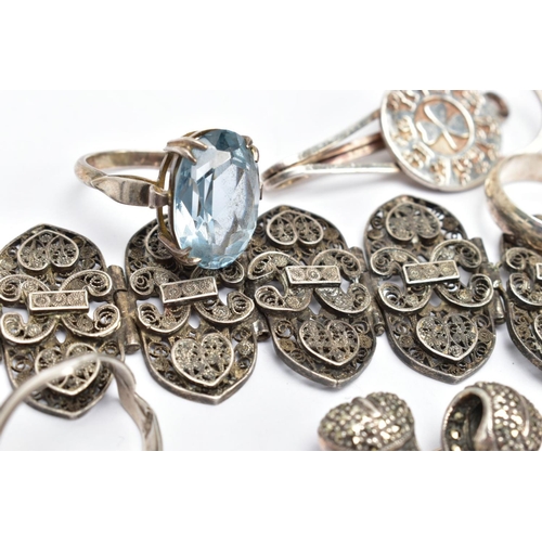 186 - AN ASSORTMENT OF SILVER AND WHITE METAL JEWELLERY, to include a silver ingot pendant, hallmarked She... 