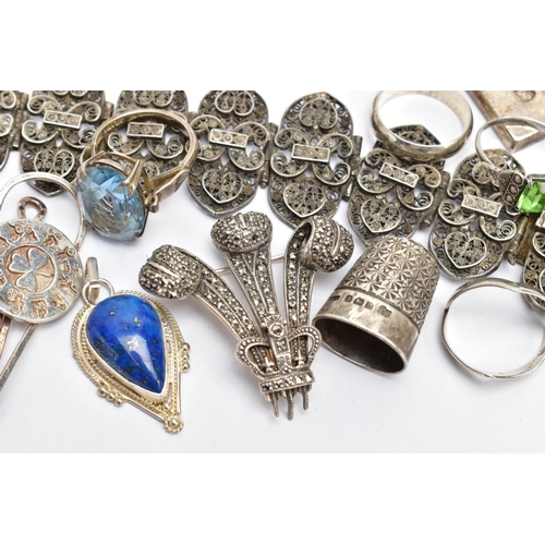 186 - AN ASSORTMENT OF SILVER AND WHITE METAL JEWELLERY, to include a silver ingot pendant, hallmarked She... 