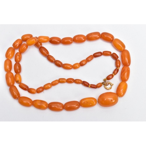 188 - A NATURAL AMBER BEAD NECKLACE, graduated oval beads, largest measuring approximately 20.7mm x 15.3mm... 