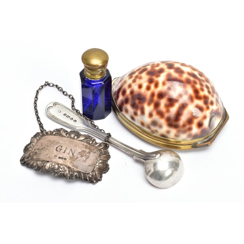 190 - FOUR MISCELLANEOUS ITEMS, to include a mid-Victorian silver sauce spoon, reeded fiddle pattern with ... 