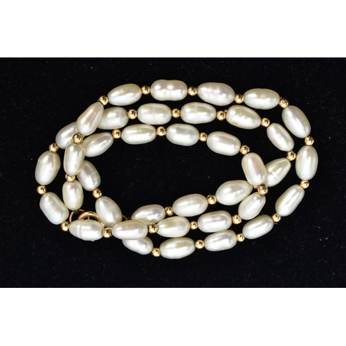 198 - A CULTURED FRESHWATER PEARL NECKLACE, thirty-eight baroque fresh water pearls interspaced between ye... 