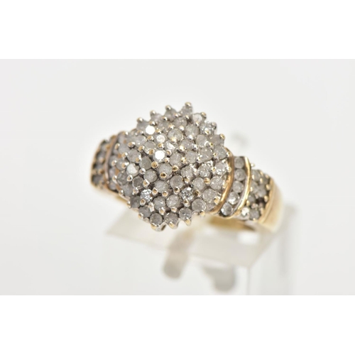 199 - A DIAMOND CLUSTER RING,a yellow metal diamond cluster ring,  tapered shoulders to a plain polished b... 