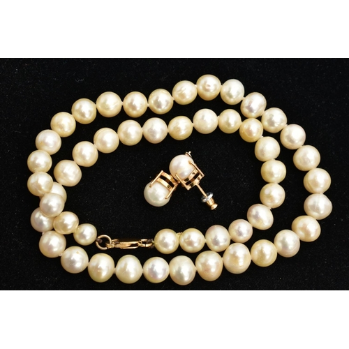 200 - A CULTURED PEARL NECKLACE AND A PAIR OF EARRINGS, the graduated pearl necklace of baroque and circul... 