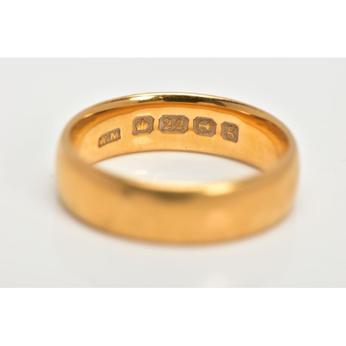 3 - A 22CT GOLD BAND RING, a soft courted band ring approximate width 5mm, approximate depth 1.5mm, ring... 