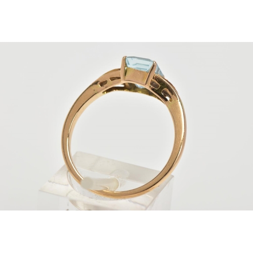 58 - A YELLOW METAL GEM SET RING, designed with a central rectangular cut aquamarine in a four claw setti... 