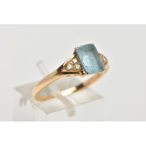 58 - A YELLOW METAL GEM SET RING, designed with a central rectangular cut aquamarine in a four claw setti... 