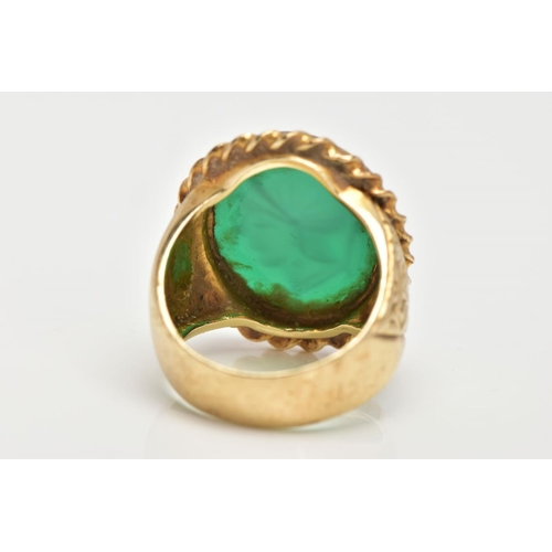 72 - A GENTS 9CT GOLD INTAGLIO RING, of an oval form, engraved soldiers head within a green chalcedony, c... 