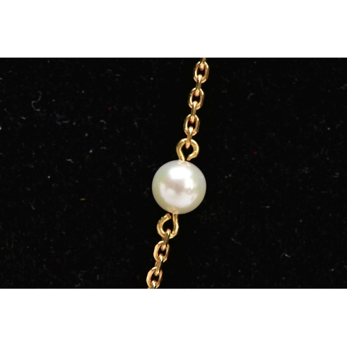 81 - A CULTURED PEARL CHAIN NECKLACE, five white cultured pearls, approximate diameter 6mm, evenly spaced... 