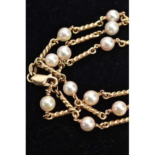 82 - A 9CT GOLD CULTURED PEARL NECKLACE, twenty three white cultured pearls, each pearl approximately 5mm... 