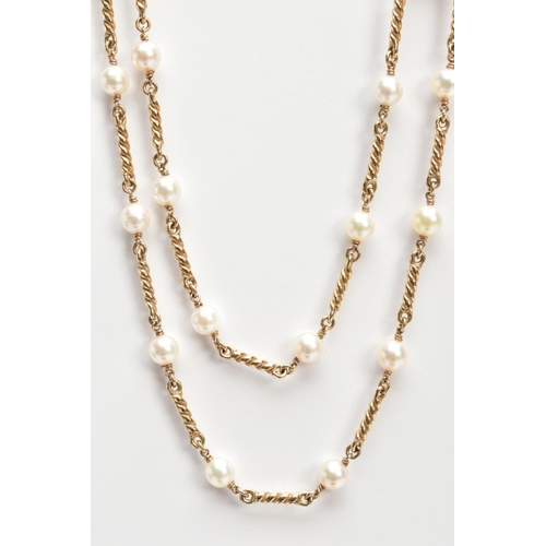 82 - A 9CT GOLD CULTURED PEARL NECKLACE, twenty three white cultured pearls, each pearl approximately 5mm... 