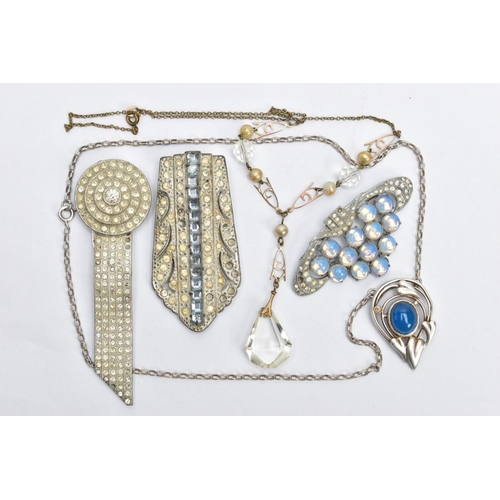 89 - AN 'OLA M GORIE' PENDANT AND CHAIN, a white metal open work heart pendant set with a blue oval caboc... 