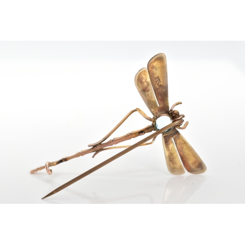 90 - AN EARLY 20TH CENTURY YELLOW METAL DRAGONFLY BROOCH, set with a circular cut blue paste in a milgrai... 