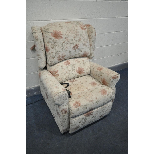 1647 - A FLORAL CREAM UPHOLSTERED ELECTRIC RISE AND RECLINE ARMCHAIR (PAT pass and working)