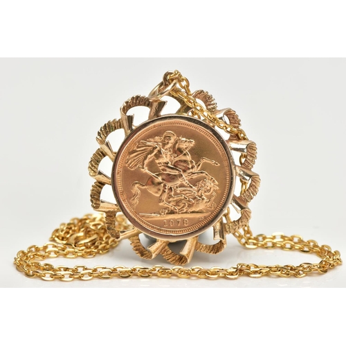 56 - A MOUNTED FULL SOVEREIGN PENDANT AND CHAIN, a full Elizabeth II sovereign, depicting George and the ... 