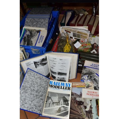 778 - A QUANTITY OF MAINLY UNBOXED AND ASSORTED HO & OO GAUGE MODEL RAILWAY ITEMS, to include Marklin HO g... 