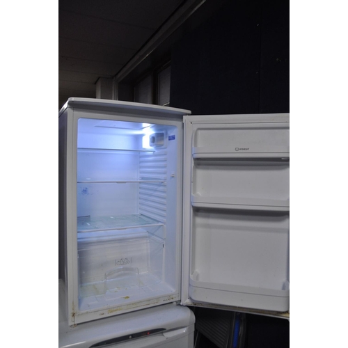 AN INDESIT WV35YT UNDER COUNTER FRIDGE width 60cm depth 60cm height