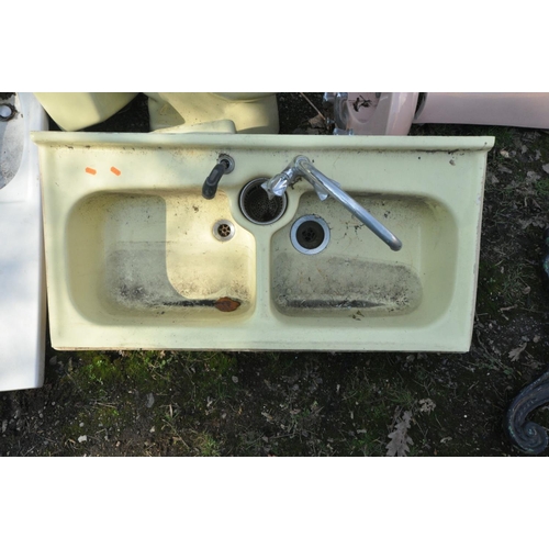 1105 - FOUR VARIOUS VINTAGE BATHROOM ITEMS, to include three sinks, and one toilet