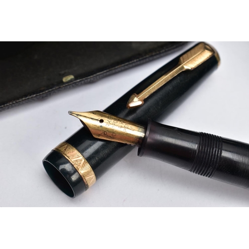 102 - TWO PAIRS OF OPERA GLASSES AND A PARKER FOUNTAIN PEN, a cased pair of blue Kershaw opera glasses, a ... 