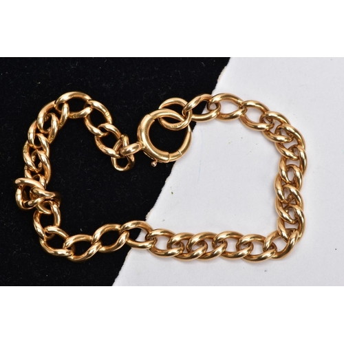 113 - AN 18CT GOLD CURB LINK BRACELET, yellow gold curb link bracelet, each link stamped 18, fitted with a... 