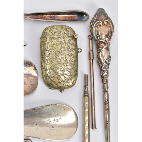 153 - AN ASSORTMENT OF SILVER AND WHITE METAL ITEMS, to include a silver handled button hook and shoe horn... 