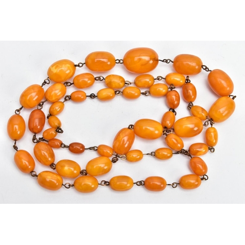165 - A NATURAL AMBER GRADUATED BEAD NECKLACE, graduated beads, largest measuring approximately 23.0mm x 1... 