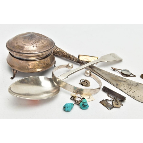 166 - AN ASSORTMENT OF SILVER AND WHITE METAL ITEMS, to include an AF silver trinket box, of a circular fo... 