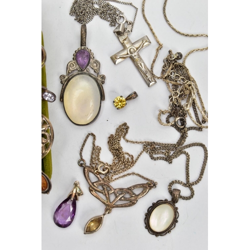 173 - AN ASSORTMENT OF SILVER AND WHITE METAL JEWELLERY, to include a floral brooch hallmarked sterling Sh... 