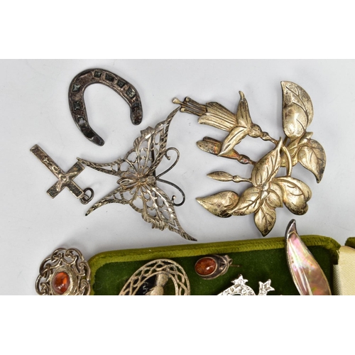 173 - AN ASSORTMENT OF SILVER AND WHITE METAL JEWELLERY, to include a floral brooch hallmarked sterling Sh... 