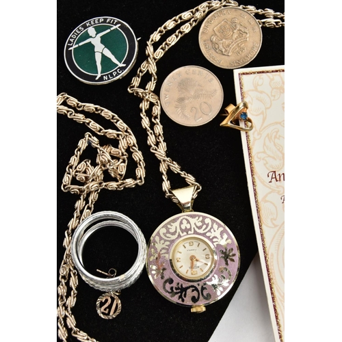 176 - AN ASSORTMENT OF JEWELLERY ITEMS, to include a single white metal 21 earring, scroll back stamped si... 