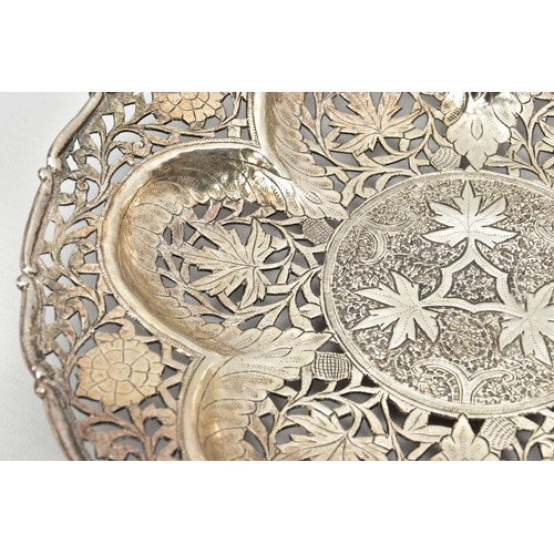 186 - AN INDIAN PIERCED WHITE METAL BONBON DISH, of a circular form, wavy detailed rim, pierced foliate de... 