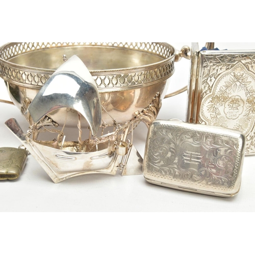 193 - AN ASSORTMENT OF SILVER AND WHITE METAL ITEMS, to include a silver purse, engraved with a floral and... 