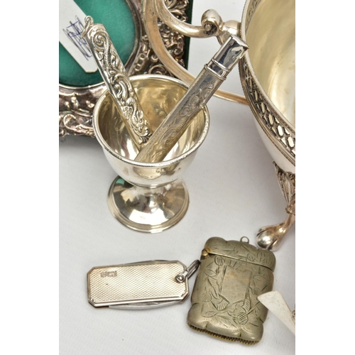 193 - AN ASSORTMENT OF SILVER AND WHITE METAL ITEMS, to include a silver purse, engraved with a floral and... 