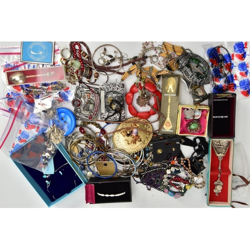 213 - AN ASSORTMENT OF COSTUME JEWELLERY, to include a selection of white metal jewellery items, some stam... 